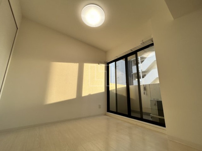 【寝室】 | アモーレ本町ウエスト | アモーレ本町ウエスト　洋室