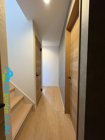 藤沢市羽鳥4丁目　新築戸建　全2棟1号棟の内装|1階廊下の様子