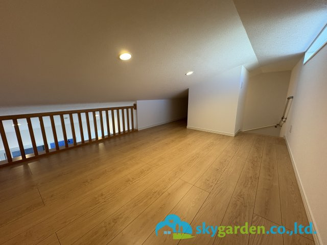 藤沢市羽鳥4丁目　新築戸建　全2棟1号棟の内装|階段で昇降できる広いロフトがあります