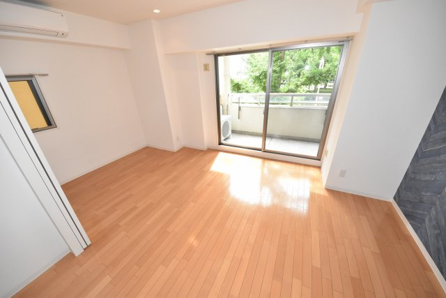 アリスマナーガーデン新町の居間・リビング