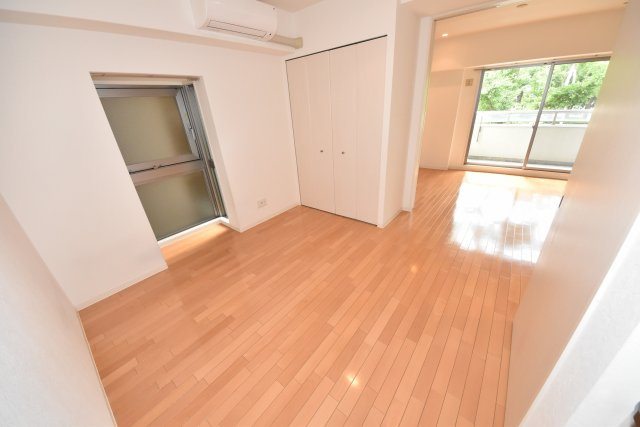 アリスマナーガーデン新町の寝室