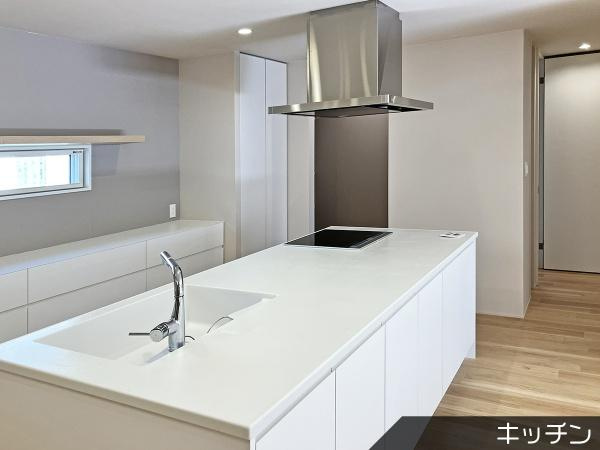 菊池郡菊陽町大字原水の中古一戸建のキッチン|白く清潔感のあるシステムキッチンです。