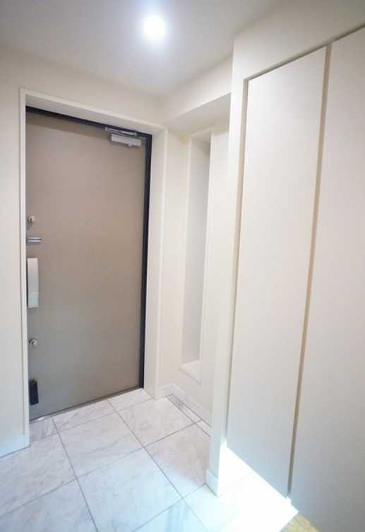 グランスイート二子玉川スタイルフォート　分譲賃貸　ウォークインクローゼット　ネット無料の玄関