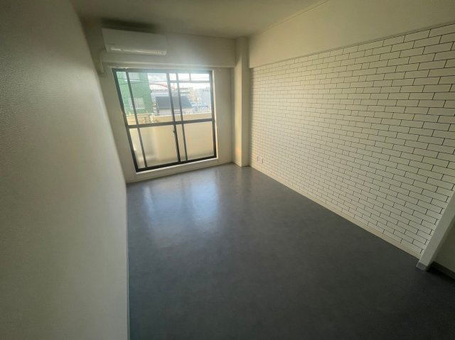 石屋川ロイヤルハイツの洋室