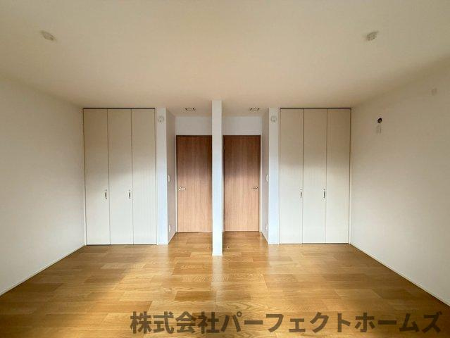 幾野4丁目戸建の洋室|落ち着いた色調の洋室です