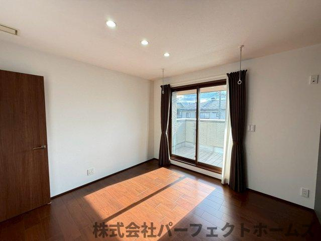 幾野4丁目戸建の洋室|落ち着いた色調の洋室です