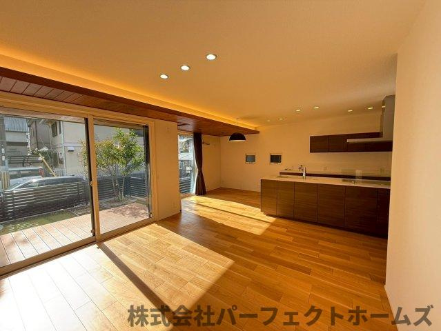 幾野4丁目戸建の居間・リビング|おしゃれなリビングです