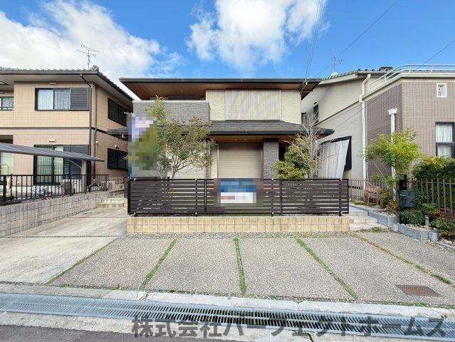 幾野4丁目戸建の外観|広々としたカースペース