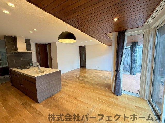 幾野4丁目戸建の居間・リビング|おしゃれなリビングです