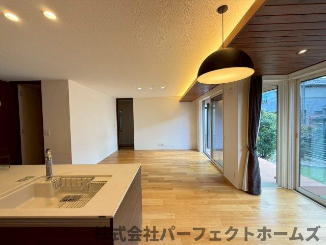 幾野4丁目戸建の居間・リビング|ゆったりとしたリビングです