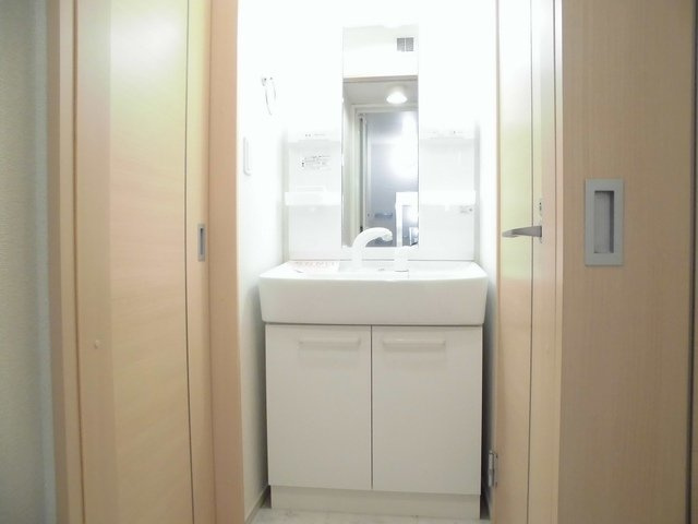 ウィステリアＦ　Ⅰの洗面所|コンパクトで使いやすい洗面所