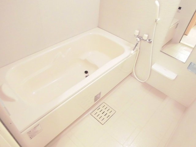 ウィステリアＦ　Ⅰの浴室|ゆったり過ごせるお風呂です