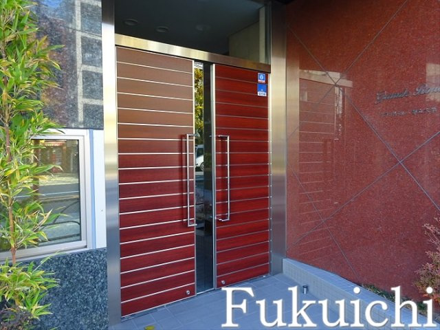 グランド・ルー都立大学のエントランス