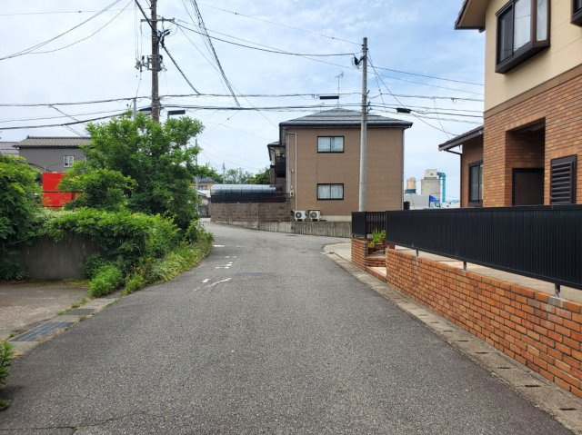新潟市東区船江町1丁目の前面道路含む現地写真