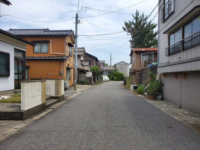 新潟市東区船江町1丁目の前面道路含む現地写真