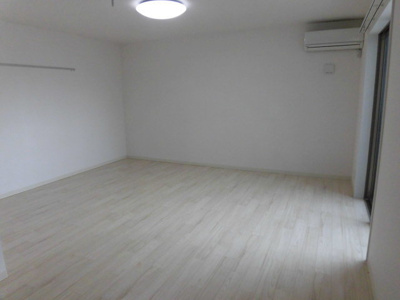 【居間・リビング】 | ノイヴェル小松 | 広くきれいな洋お部屋です