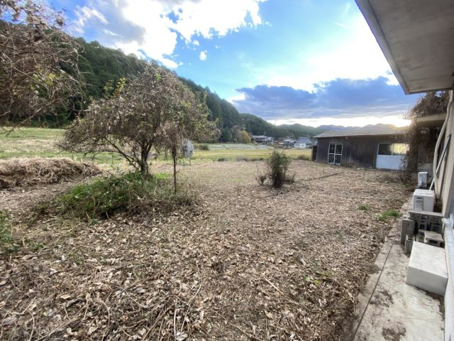 丹波市春日町上三井庄の中古一戸建の外観|菜園スペース