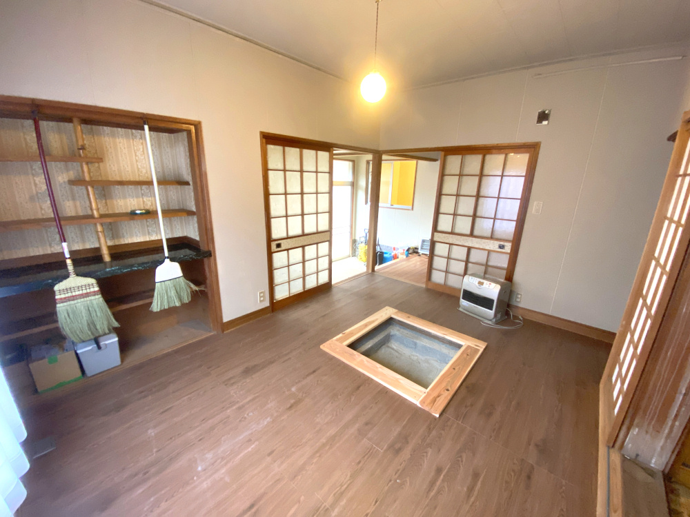 丹波市春日町上三井庄の中古一戸建の洋室|6帖、囲炉裏