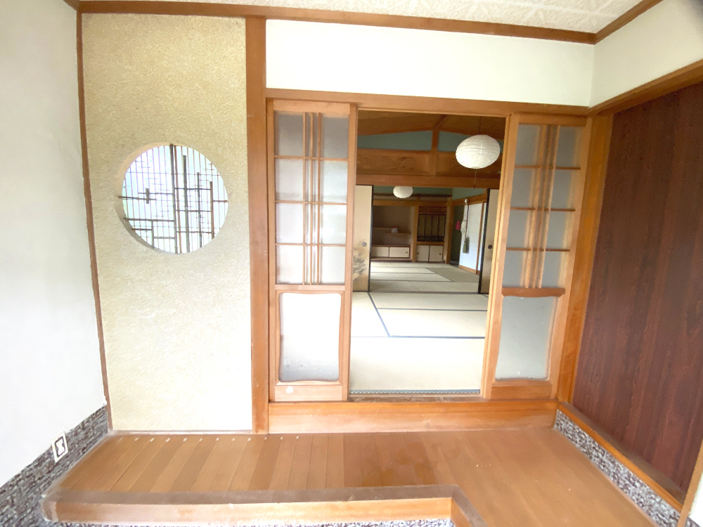 丹波市春日町上三井庄の中古一戸建の玄関