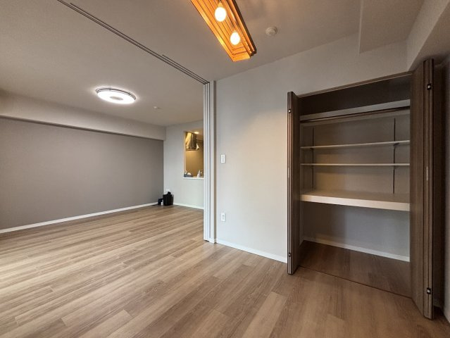 クリオレジダンス八王子ザ・マークスの外観|機械式駐車場、来客用駐車場、障害者用乗降スペース、カーシェアリング（１台）ございます。駐車場は現在満車ですが、空きが出たら抽選方式で募集となります。