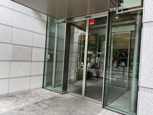 クリオレジダンス八王子ザ・マークス|高級感のある正面エントランス。