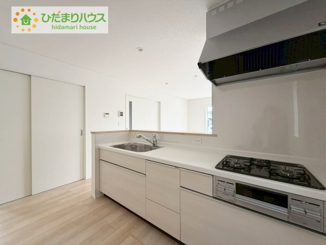 いわき市小名浜南富岡第１　新築戸建　3号棟のキッチン|料理をしながらでも、ご家族との会話を楽しめる対面式キッチン♪