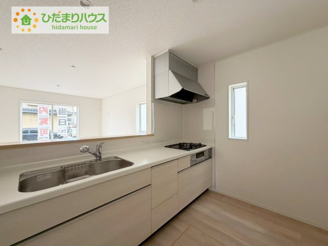 いわき市小名浜南富岡第１　新築戸建　3号棟のキッチン|シンプルなシステムキッチン♪広々としていてお料理をするのにも十分な広さがあります！お子様とお菓子作りをしたり、新しいお料理に挑戦したり毎日の家事が楽しくなりそうです！