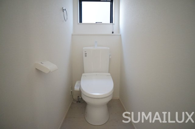 出水7丁目戸建のトイレ
