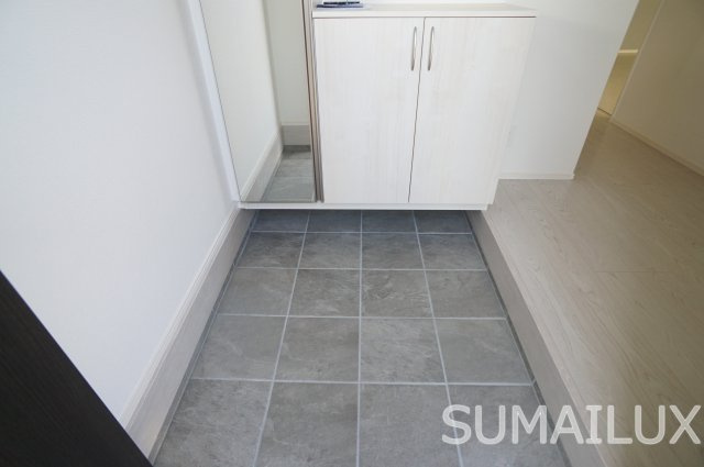 出水7丁目戸建の玄関