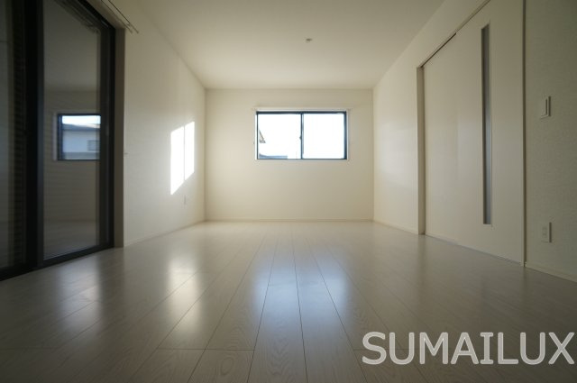 出水7丁目戸建の居間・リビング