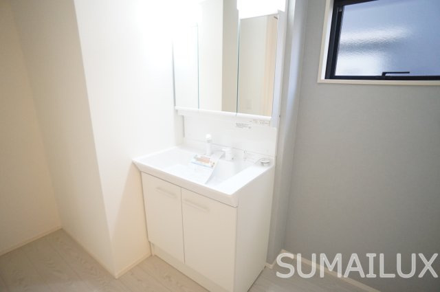 出水7丁目戸建の独立洗面台