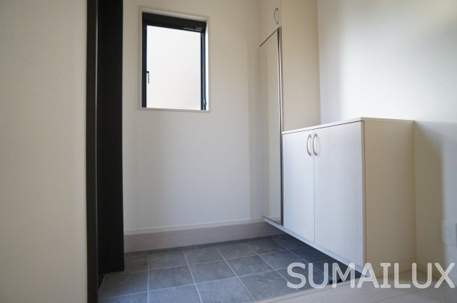 出水7丁目戸建の玄関