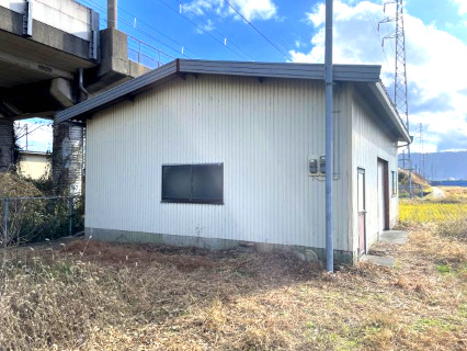 高島市鴨中古倉庫の外観