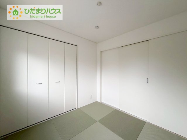 いわき市小名浜南富岡第１　新築戸建　2号棟の和室|扉を閉じれば来客用のお部屋として。開いて広い空間を作れば、お子様の遊び部屋として使えます！