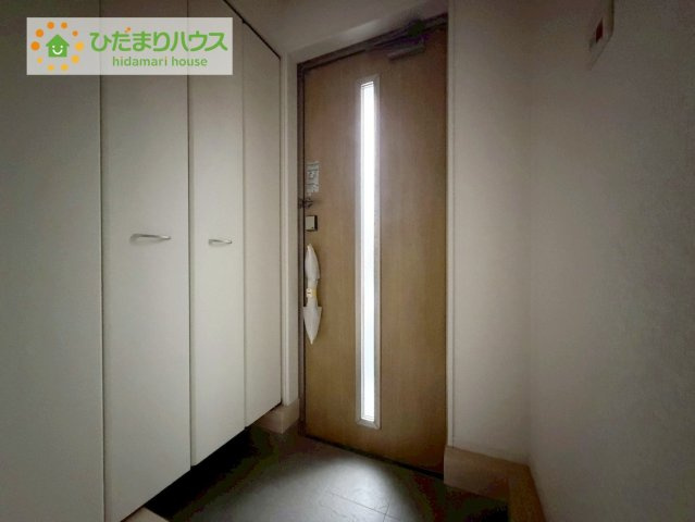 いわき市小名浜南富岡第１　新築戸建　2号棟の玄関|鍵や小物類を置けるスペースが確保できるため、散らかりがちな玄関をすっきりと保てます。