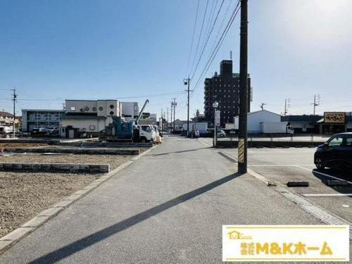 半田市宮本町6丁目　全5棟　2号棟の前面道路含む現地写真|R7.11.28撮影　南側前道約6ｍ！