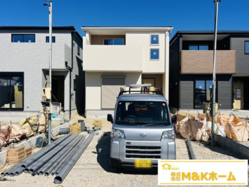 半田市宮本町6丁目　全5棟　2号棟の外観|R8.1.20撮影　上棟しました！　並列駐車2台可能☆