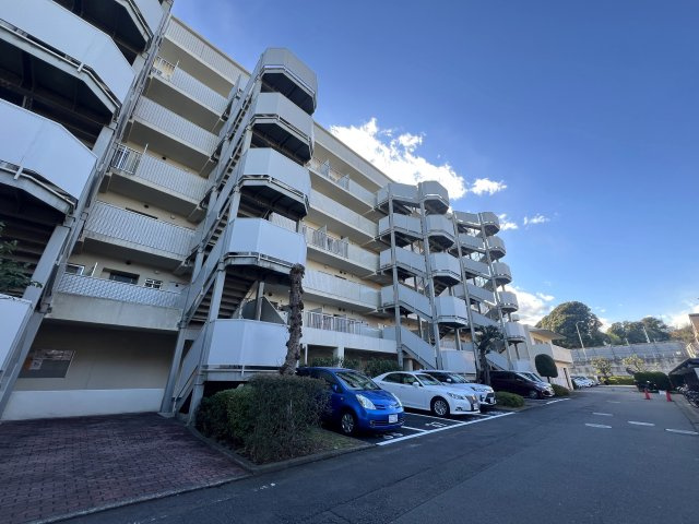 3面バルコニーの開放感！空と友達！！【リフォーム／東建ニューハイツ戸塚】の外観|建物外観を気になさる方へ、見た目の良い物件です