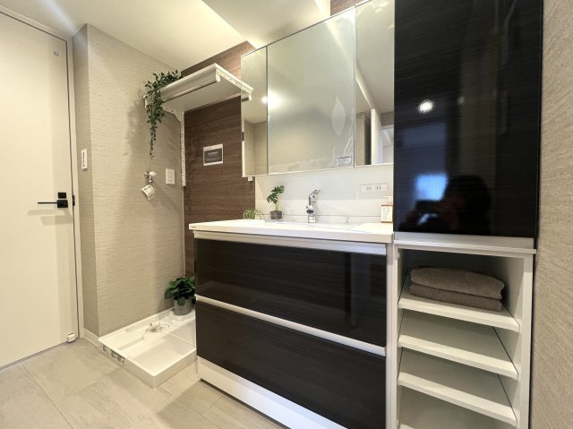 3面バルコニーの開放感！空と友達！！【リフォーム／東建ニューハイツ戸塚】の独立洗面台|独立洗面台です