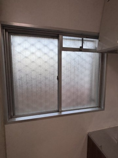 【その他】 | ベルメゾン住吉 | キッチンの横には腰窓が付いています！