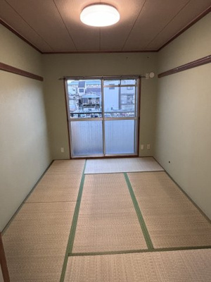 【和室】 | ベルメゾン住吉 | LDKの奥には和室があります。