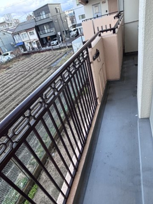 【バルコニー】 | ベルメゾン住吉 | 隣の和室と繋がっているバルコニーです。