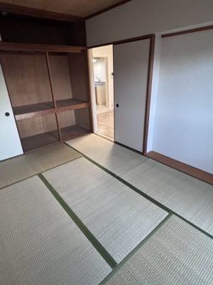 【和室】 | ベルメゾン住吉 | 押入があるお部屋です。