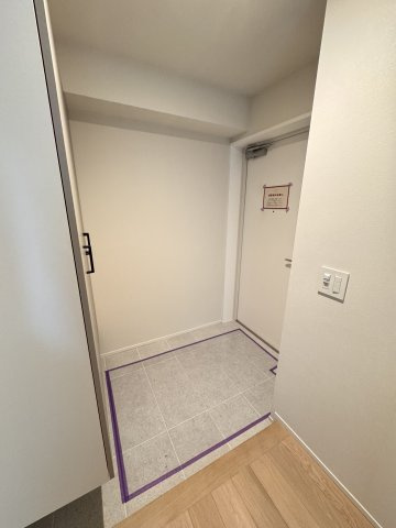 ウィン麻布十番ハラビルの玄関