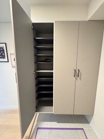 ウィン麻布十番ハラビルの玄関