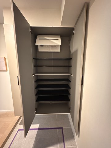 ウィン麻布十番ハラビルの玄関