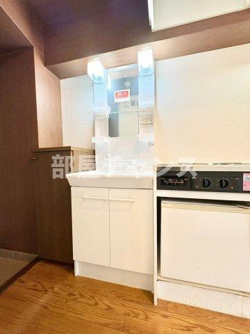 桜マンションIIの独立洗面台