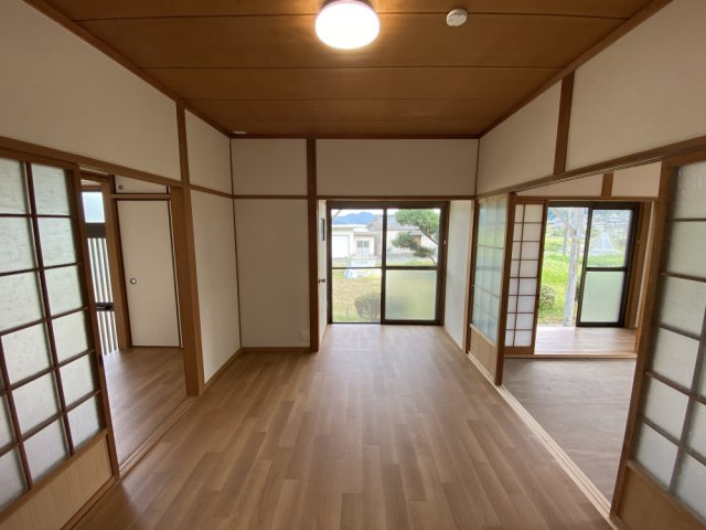 丹波市春日町野山の中古一戸建の居間・リビング
