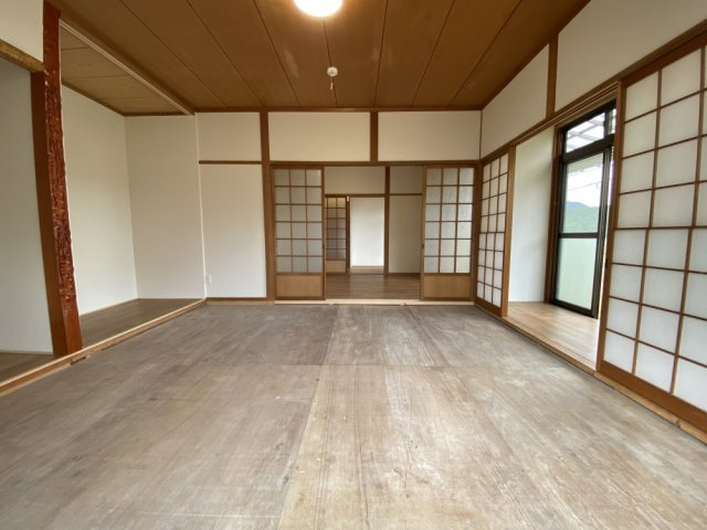 丹波市春日町野山の中古一戸建の和室|8帖