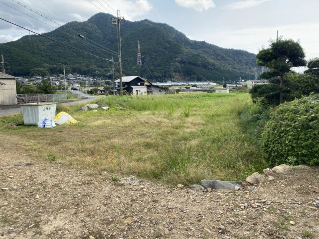 丹波市春日町野山の中古一戸建の外観|駐車スペース、菜園スペース
